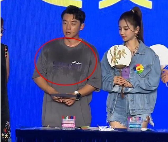 生图▲跑男发布会没空调,嘉宾暴汗脱妆,看清杨颖怼脸生图,这谁敢信?