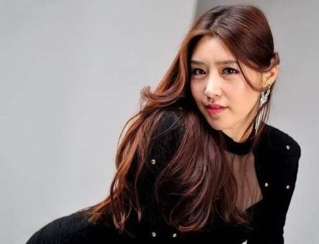 江歌|凌晨2:00,24岁的知名女歌手被男友连刺65刀,当场死亡,极其悲惨