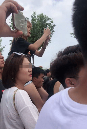 『』泰国的化妆术“全身美白”，看来一整天只光顾着化妆和卸妆了，哈哈哈！