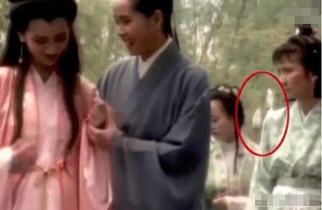 亮剑@《新白娘子》搞笑穿帮，张张有笑点，网友：骗了我20多年啊