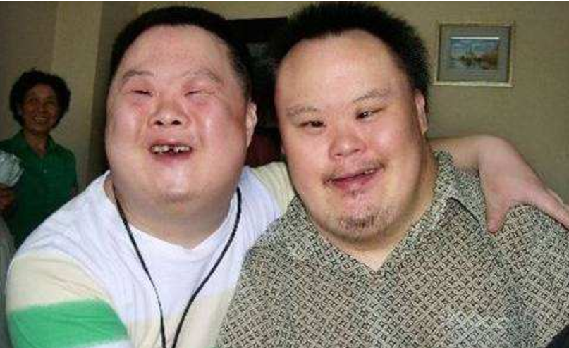 女星生了"弱智"儿子被嘲讽,当场发飙扇观众巴掌: 不准说我的孩子!