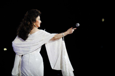 国籍|宁愿离婚也不愿改国籍，春晚曾为她破例，现71岁依?然单身备受尊敬