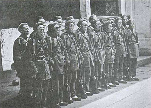 历史揭秘|满清第一猛将僧格林沁,为何被16岁少年一刀毙命?你看看少年叫什么