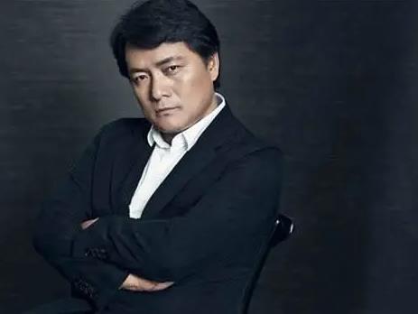 郭靖宇|19岁与导演私奔，裸婚在“地下室”连生3胎，今丈夫用7部剧将她捧红