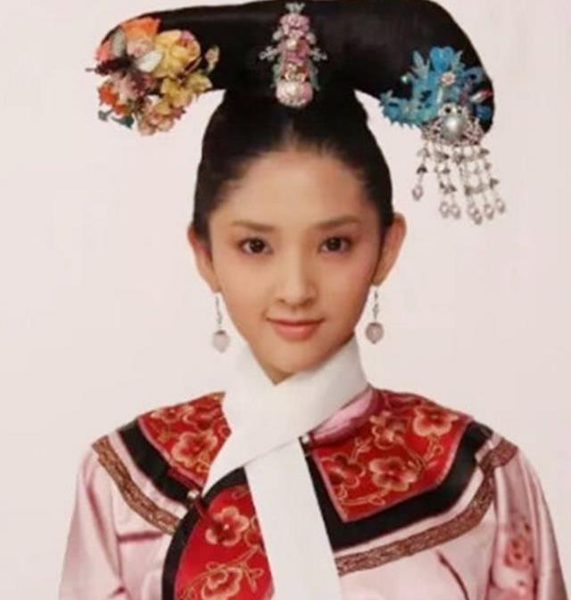 甄嬛传▲《甄嬛传》最初的定妆照被曝光后，网友们看清造型了之后：幸亏改了