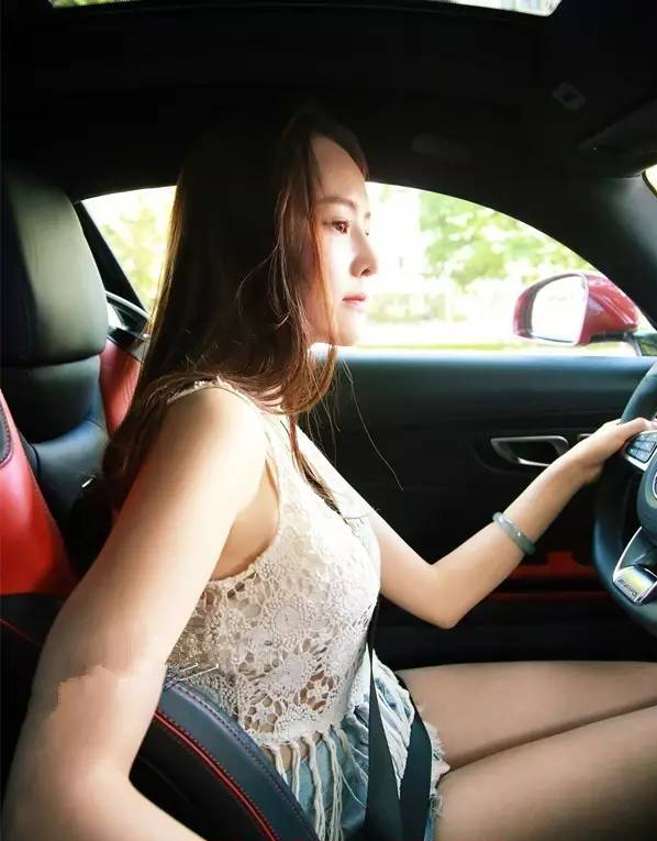 「娱乐圈」她19岁因“一字马”走红，多次拒绝进娱乐圈，今25岁就已成千万富婆