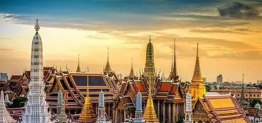 美军|废妃回宫,大赦死囚!泰国万民揭竿而起:死也要干掉王室!