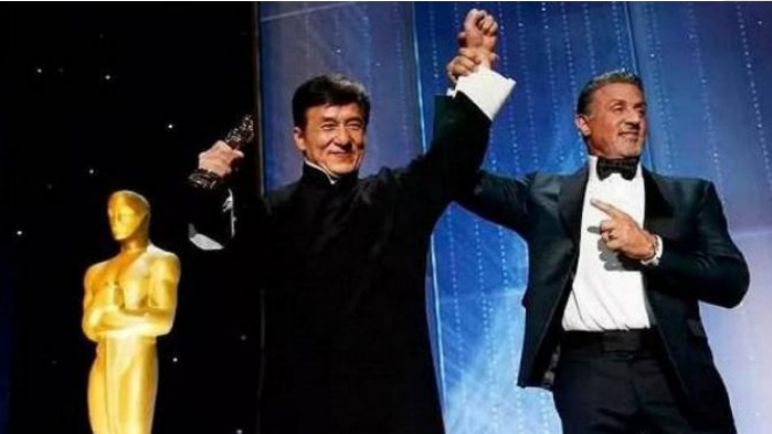 杰森·斯坦森|成龙在国内无人敢惹，在国际地位怎样？看杰森斯坦森态度你就懂了