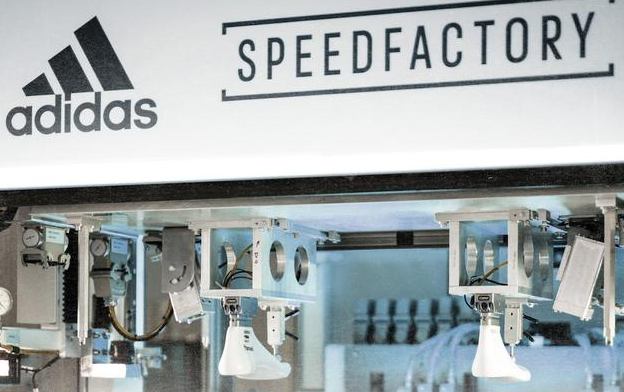 阿迪达斯▲机器人能否代替人工?阿迪达斯付出血的教训,含泪关闭了智能工厂