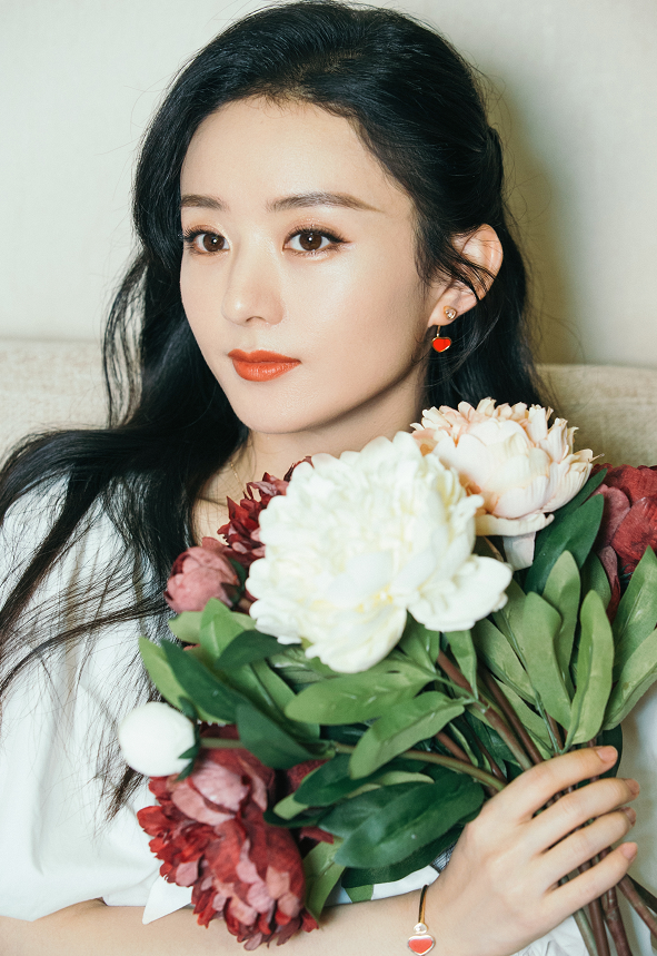 赵丽颖|赵丽颖见美景忍不住拍照,当她掏出手机的一刻,多少明星脸红了