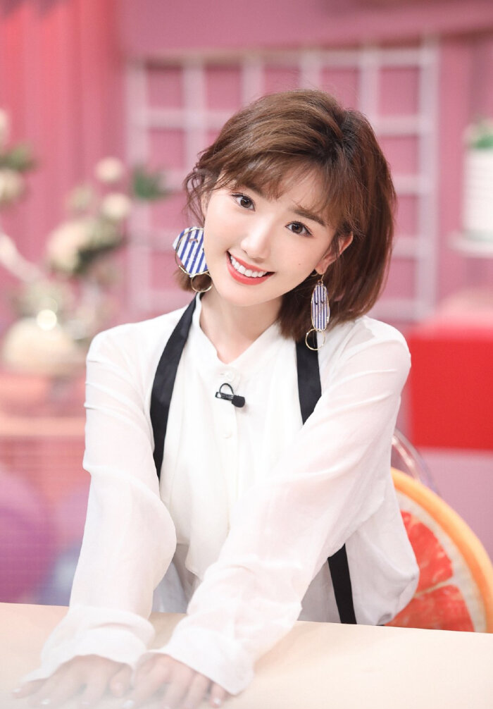 毛晓彤|出生后被抛进垃圾箱，成名后被勒索5000万，毛晓彤的命运，该有多么悲惨！