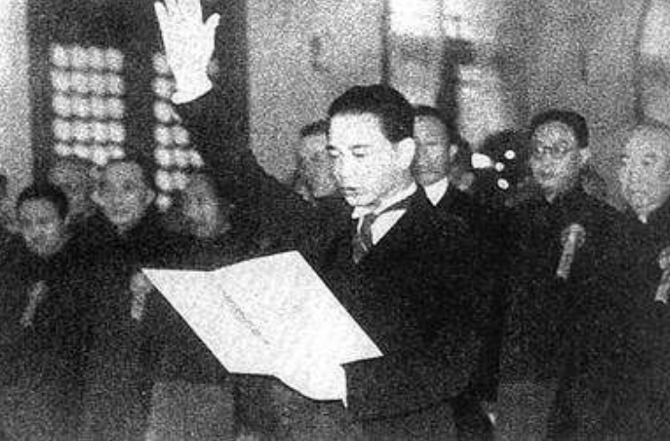 汪精卫|蒋介石炸毁了汪精卫墓，发现尸身未腐，衣服里竟还藏着一张纸条！