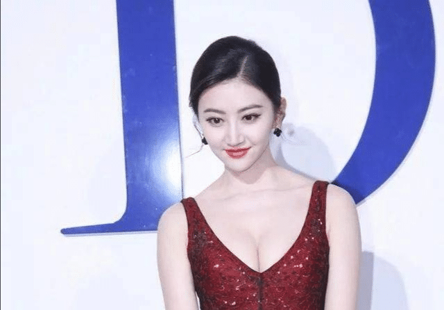 央视|央视“卸妆水”多牛？当看到景甜的真实颜值，网友：人间富贵花去哪了？