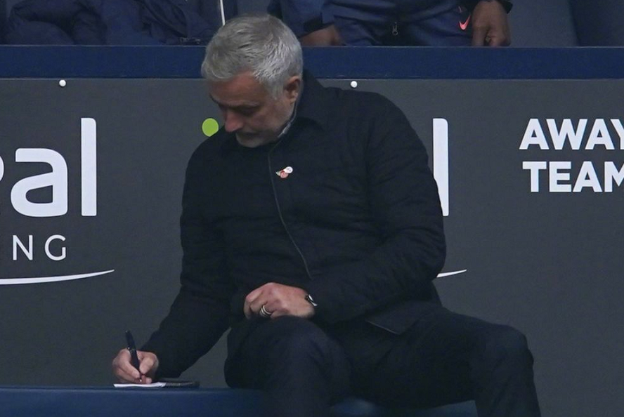 穆里尼奥|穆帅变网红？发个擦鞋视频，11分钟播放10万次！