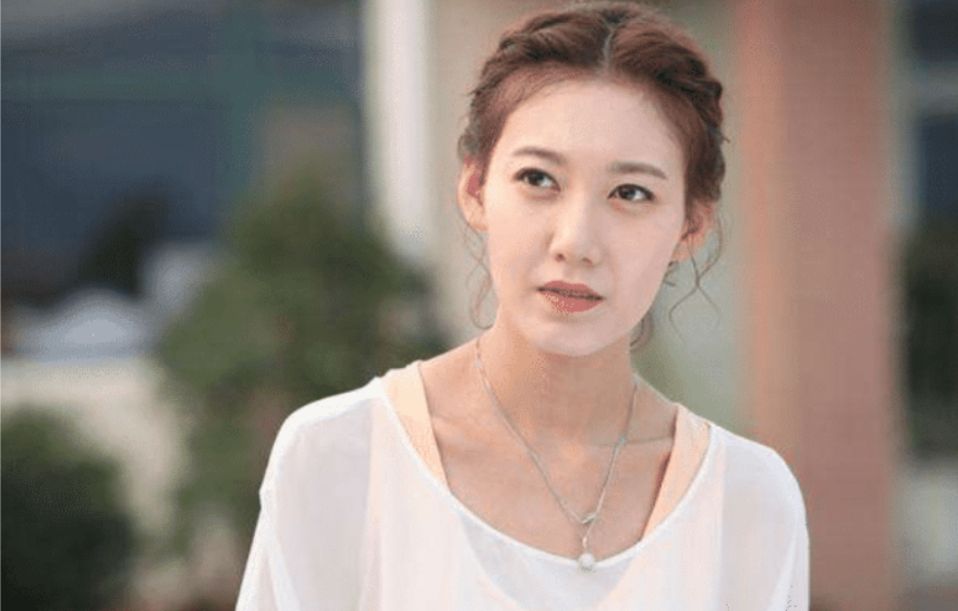 高露|她是靳东的亲妹妹，如今因这部剧一炮而红，但老公却成了一个迷！