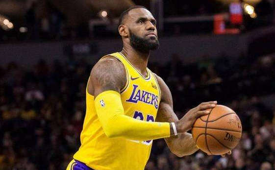 魔兽|历史第一！詹姆斯季后赛投进1700个罚球，看到命中率哈登笑了