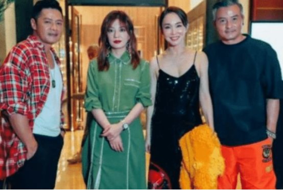 赵薇|当44岁赵薇撞上49岁范文芳，才知道过度保养与自然老去的差别！