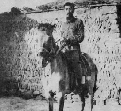 苏联|江青骑马逞能致周恩来受伤，毛主席怒斥江青：你出什么风头？