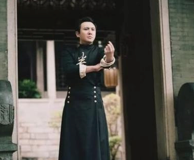 王晶▲王晶评价内地喜剧演员：王宝强黄渤都不行，只有他还看的过去！