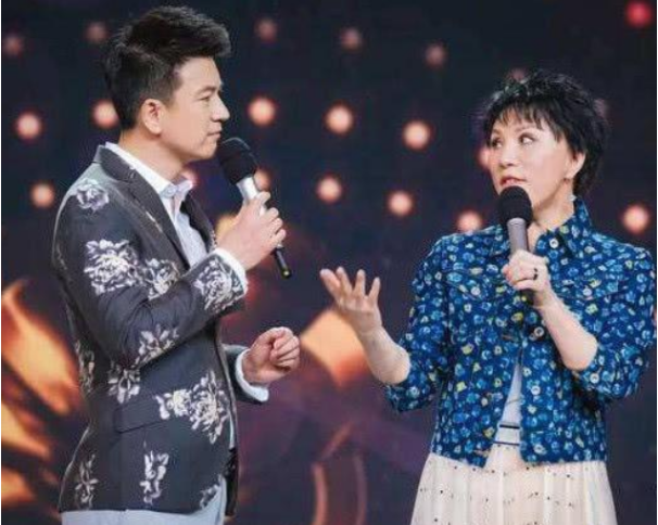 春晚：她因一首歌爆红连上7次春晚，因为“耍大牌”被封杀，今51岁无人问津