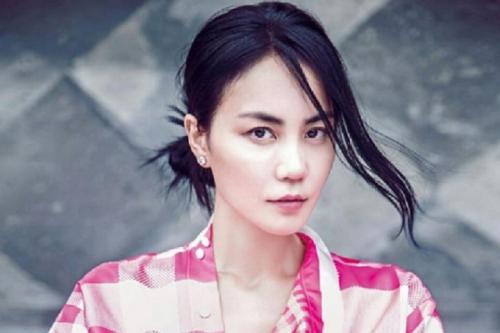 王菲|蹦迪天后王菲，草莓音乐节太疯弄丢手机，找回后简直太可爱