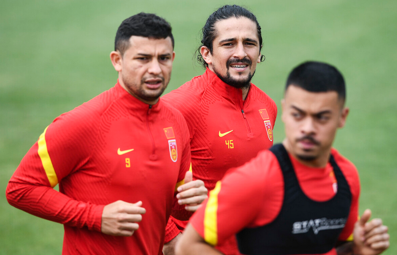 国足|成功截胡！19岁超新星即将“转会”国足，已签约前中超亚军4年