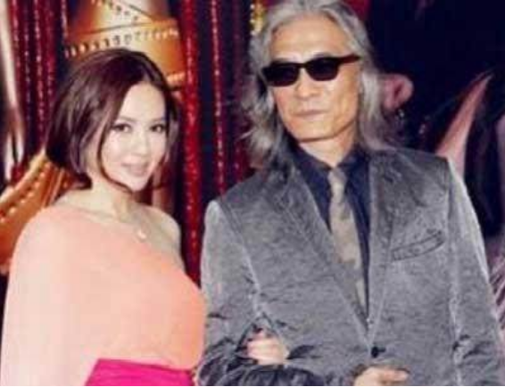李丽珍|曾是香港影后却出演“风月片”,被闺蜜曝出私生活怪癖,如今被丈夫宠上天!