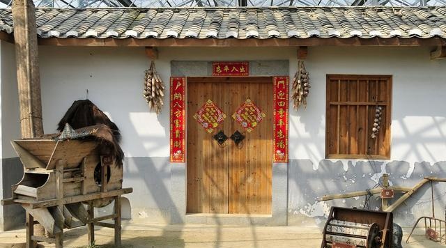 最怀念还是这种带小院的二层小楼，过年最有气氛，让人想念