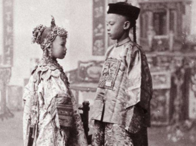 国家金库|清朝灭亡后,袁世凯打开国库大门时惊了,里面还剩下多少钱?