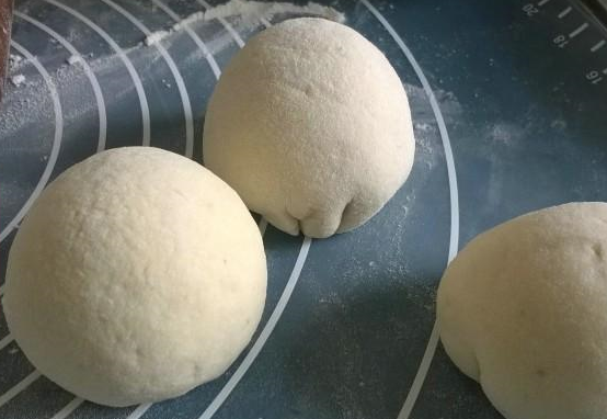 「馒头」用红豆做的馒头你吃过吗？口感香软，比面包还好吃