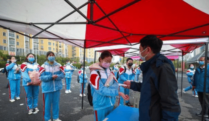 新疆维吾尔自治区|教育厅“最新”通知，中小学延期开学，9月1日起开始线上教学