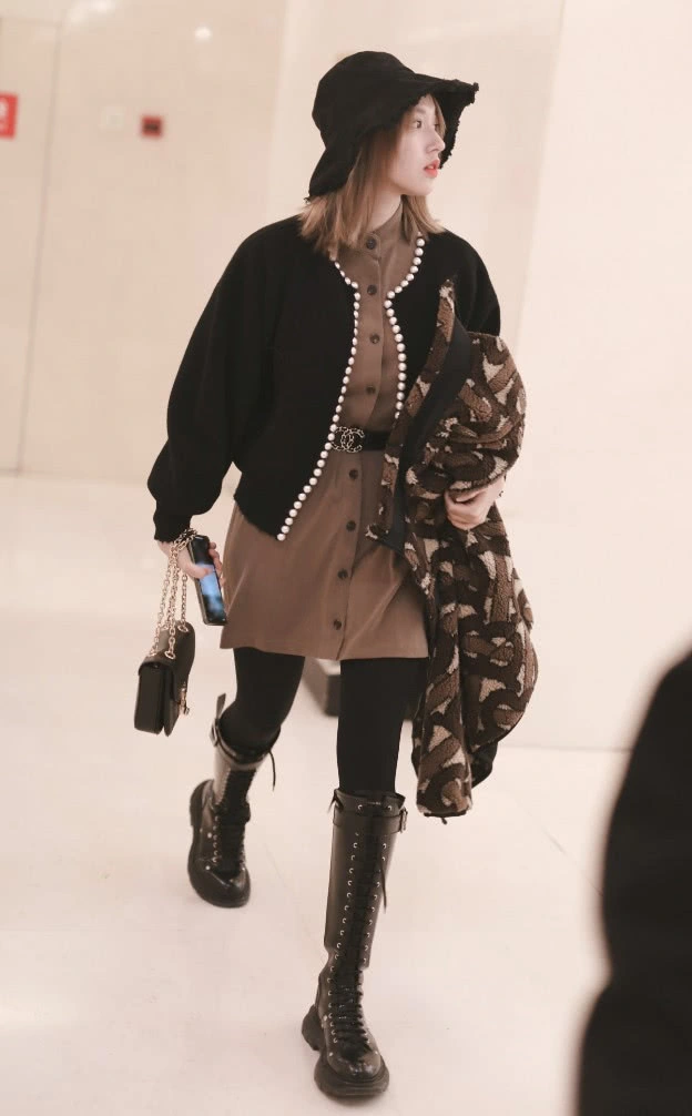 「程潇」程潇到底有多会穿？黑色腰带勾勒出纤细腰围，真是非常带感了