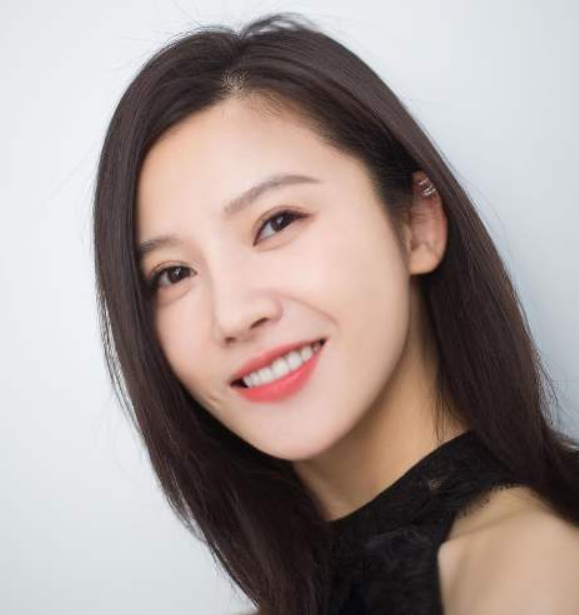 「整容」赵薇亲手把她捧红，她却迷恋上“整容”？现在的她你还敢认么？