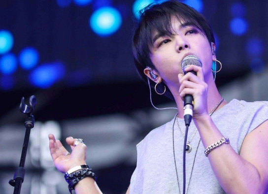 周杰伦|周杰伦放在今天出道，可能光芒没那么容易，照耀到整个华语乐坛