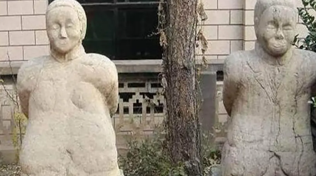 汪精卫▲汪精卫儿子05年回国祭拜，看见父母跪像，含泪说了10个字