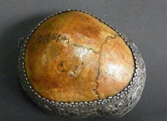 宋理宗|宋理宗的头骨被敌人制成酒杯，把玩近百年，朱元璋的做法让人佩服