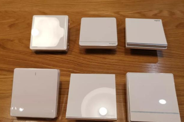 |装修时，开关插座要买好的吗？工长说：现在贪便宜，使用时就后悔