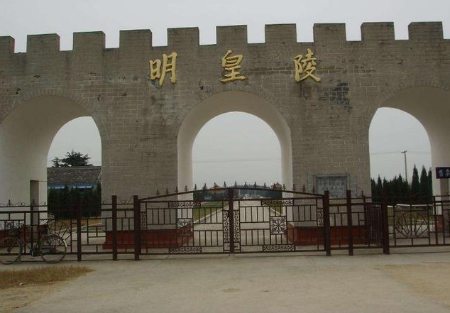 「后代」中国最牛祖坟，后代出了16位皇帝，一直无人敢盗，高铁都要绕着走