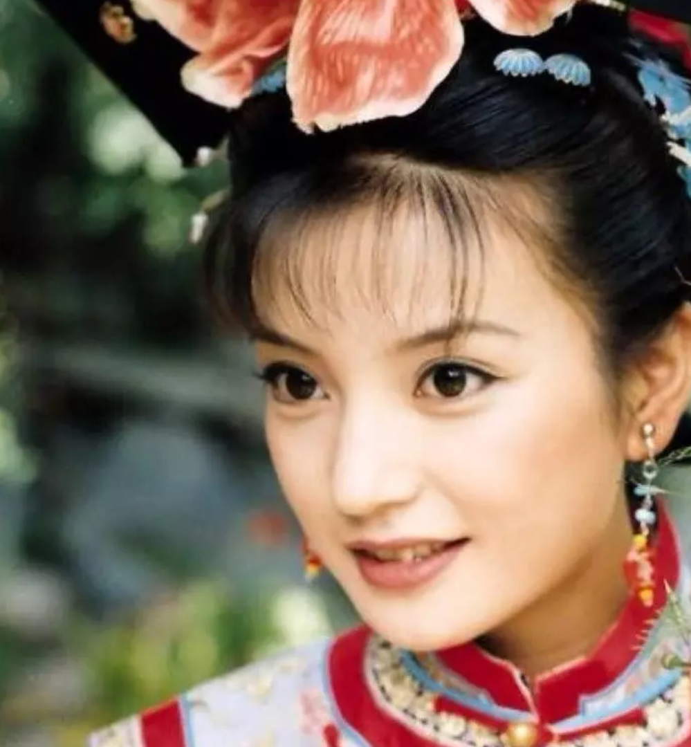 小燕子|本以为演活一个“小燕子”已经很牛，她却拥有5个难以超越的角色