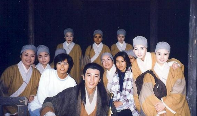 笑傲江湖|《笑傲江湖》演员现状，任盈盈残疾，林平之出家为僧，四人已去世