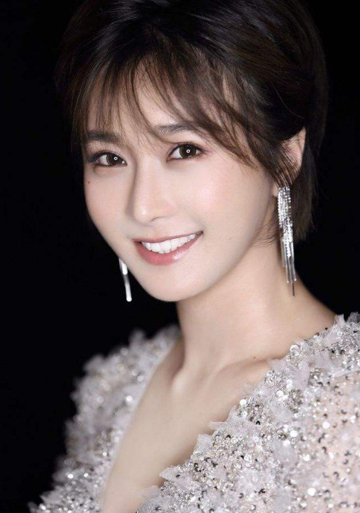 陈冰|瞒着丈夫参加好声音，成名后弃夫离婚，如今没人气活成这样！