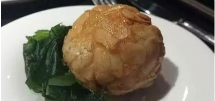 上海市▲第一次去南方，4人要了8个菜，点菜时老板说够吃，上菜后我们哭了