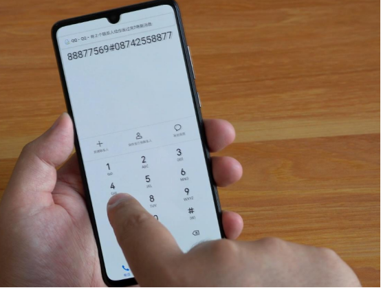 「旗舰机」旗舰机出现这种配置的话，就别买了吧，不配有旗舰机的称号