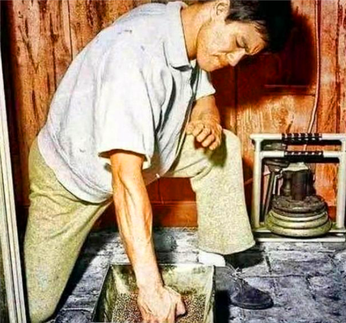 科勒·卡戴珊|无法重拍瞬间：图2是刚出道的张国荣，图8是摁周润发嫩脸的王祖贤