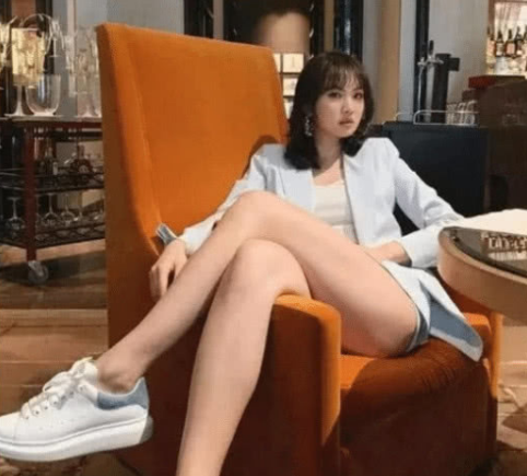 任正非|华为总裁任正非21岁“千金”,才貌双全的她不仅有个豪门老爸!