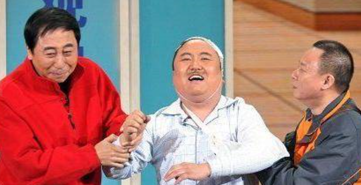 冯巩|他搭档冯巩春晚一吼走红， 不久被判入狱12年， 至今仍在服刑