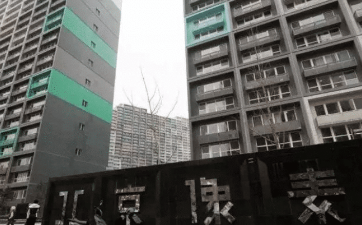 创业|负债800亿跑去外国，还带走61亿跟明星女友，父亲去世都不敢回