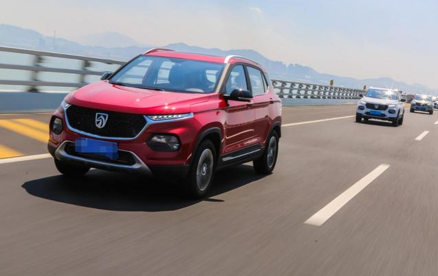 「宝骏510」入门级车型才5.58万，比哈弗H6更适合年轻人，百公里油耗才6.2L