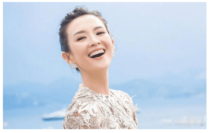 章子怡|章子怡17岁时有多撩人?大学时期旧照曝光,这才是真正的“玉女”