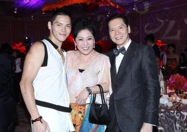 向华强|4位敢当面叫“向华强”名字的明星，看到最后一位谁能不怂？